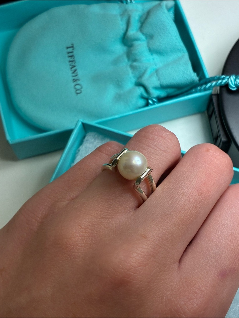 Tiffany & Co. Tiffany Hardware Freshwater Pearl Ring in Sterling Silver - Picture 6 of 8